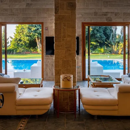 9br Luxury Living - What'app - 0049-1521-4658-810 - For Reservations! Karafotaíika