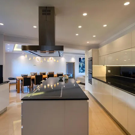 9br Luxury Living - What'app - 0049-1521-4658-810 - For Reservations! 빌라 Karafotaíika